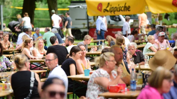 Zum Strohsemmelfest gibt es im Abteigarten Speisen aus aller Welt. - © Archivfoto: Nicole Ellerbrake