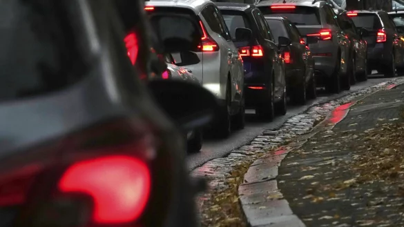 Mit der Pendlerpauschale sollen berufsbedingte Pendler finanziell entlastet werden. - © picture alliance / imageBROKER