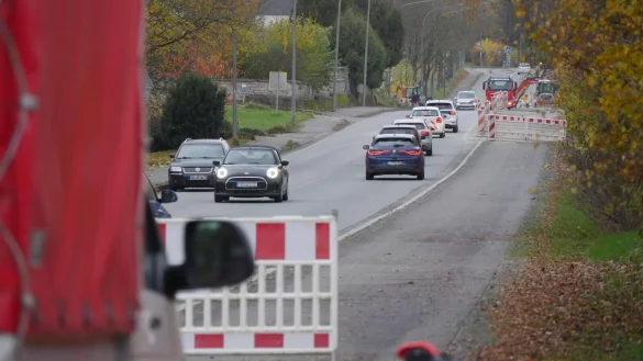 &Uuml;ber die Mehrkosten f&uuml;r den B&uuml;rgerradweg entlang der Leopoldstaler Stra&szlig;e hat der Rat diskutiert. Er ist in der Bauphase um einen halben Meter verbreitert worden. Dadurch war mehr Unterbau-Material n&ouml;tig. - &copy; Jost Wolf
