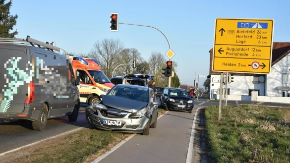 Zwei Personen wurden bei dem Unfall verletzt. - © Jörn Fries
