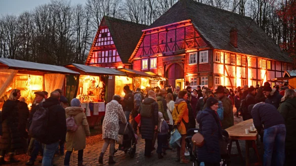 Beim Museums-Advent tauschen die Besucher in lägst vergangene Zeiten ein. - © Nicole Ellerbrake