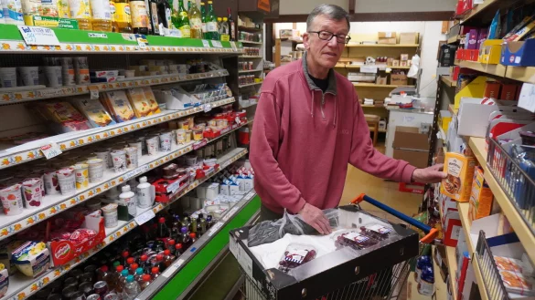 Fritz Ackermeier betreibt den Dorfladen in Niese in fünfter Generation. Vor 42 Jahren hat er das Geschäft von seinem Vater übernommen. - © Archivfoto: Michaela Weiße