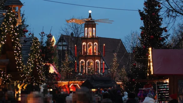 Bad Salzuflen bei Nacht (hier während des Weihnachtstraums): Am vergangenen Wochenende geschahen im Zentrum der Kurstadt leider mehrfach Straftaten. - © Stefan Backe