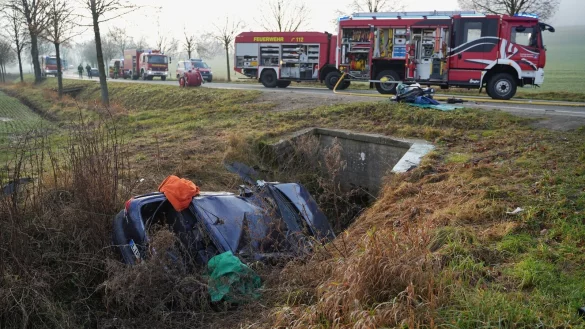 Bei Fromhausen ist ein 18-Jähriger mit seinem Fahrzeug von der Straße abgekommen. - © Freitag TV