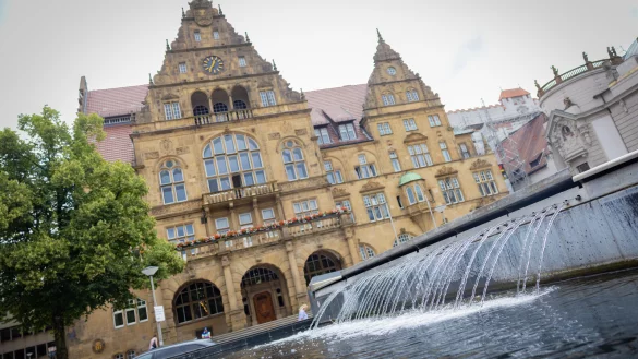 Auch die St&auml;dte und Gemeinden in OWL, hier zu sehen das Rathaus in Bielefeld, k&auml;mpfen zunehmend mit finanziellen Schwierigkeiten. - &copy; Mike-Dennis M&uuml;ller