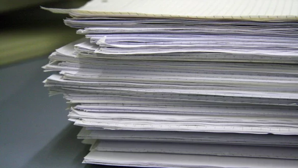 Akten &uuml;ber Akten: Die Landesregierung hat laut Klaus Hansen nun ien Ma&szlig;nahmenpaket nzum B&uuml;rokratieabbau beschlossen. - &copy; Symbolbild: Pixabay