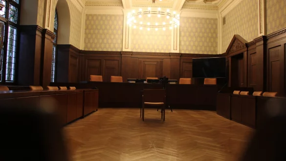 Der Saal 143 ist der wohl schönste Saal im Landgericht Detmold. Früher hat hier der Landtag im Fürstentum Lippe getagt. Am 28. April geht es hier vorrangig um Betreuungsrecht. - © Janet König