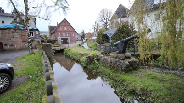 Durch den Ortskern in Langenholzhausen flie&szlig;t die Osterkalle. Damit sie bei Starkregen m&ouml;glichst wenig Schaden anrichtet, sind Ma&szlig;nahmen zum Hochwasserschutz erforderlich. - &copy; Archivfoto: Jens Rademacher