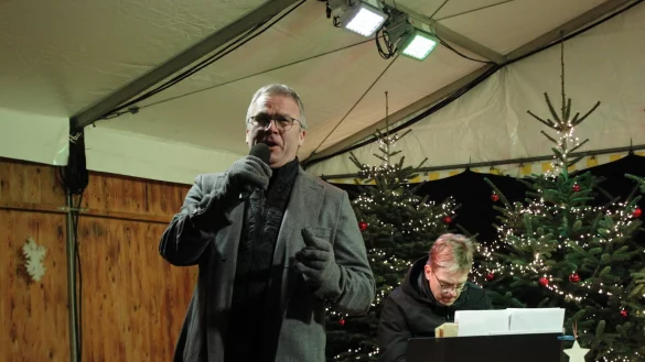 S&auml;nger Ingo Dickewied wird am E-Piano von Markus Maurer begleitet. - &copy; Juliana Szabo