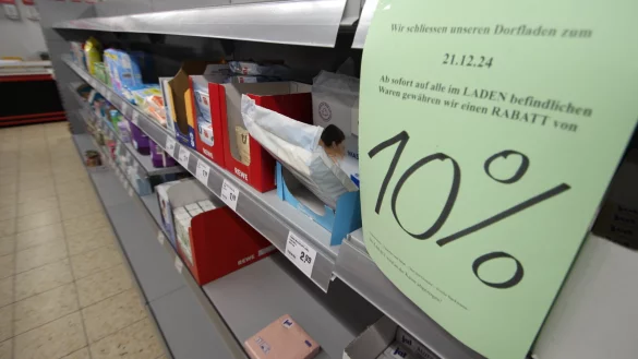 Der Dorfladen in Silixen öffnet am Samstag, 21. Dezember, zum letzten Mal. Die Regale haben sich schon geleert. - © Jens Rademacher