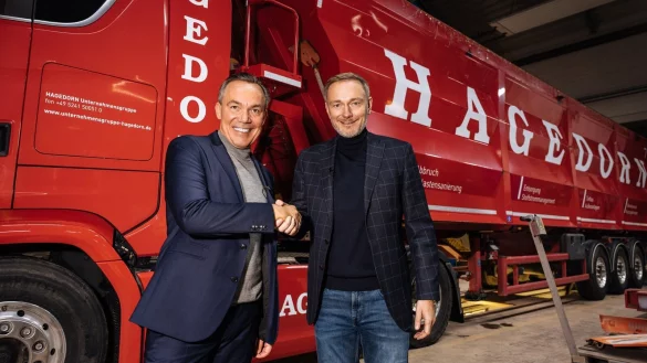 Bereits im Februar stattete Christian Lindner (r.) Gründer und geschäftsführender Gesellschafter Thomas Hagedorn (l.) im Rahmen seiner Wahlkampftour einen Besuch in Gütersloh ab. - © Hagedorn