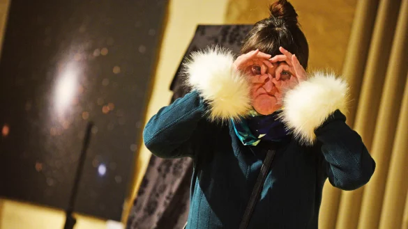 Erz&auml;hlerin Ricarda Koch entf&uuml;hrt das Publikum in eine warme, weiche und kuschelige Welt. - &copy; Nicole Ellerbrake