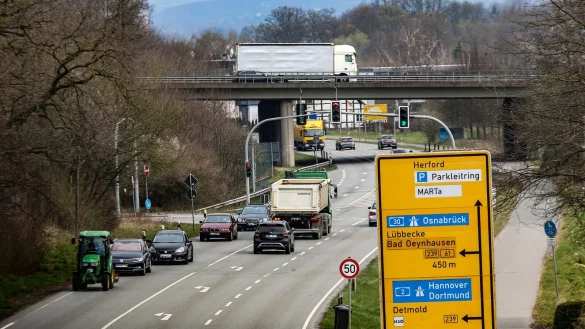 Die Auf- und Abfahrtsarme zur B239 von der Bielefelder Straße in Herford werden ab dem 31. März saniert. Wegen der Bauarbeiten wird die wichtige Verkehrsachse für die Zeit zur Einbahnstraße. - © Daniel Salmon