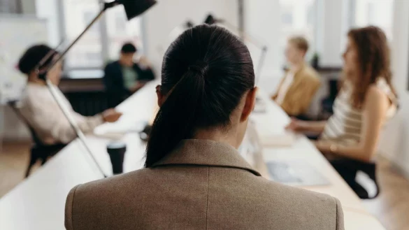 Auch ohne Teil der Familie zu sein, kann eine Nachfolgegr&uuml;nderin ein Familienunternehmen &uuml;bernehmen. - &copy; Symbolbild: Pexels/cottonbro studio