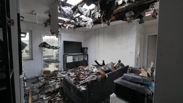 Im Wohnzimmer von Chantal Heering ist so gut wie nichts mehr zu verwenden. - © Jost Wolf