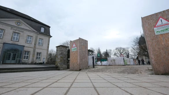 Eine große Baugrube wird im Eingangsbereich entstehen und für drei bis vier Monate die Zuwegung an dieser Stelle nicht möglich machen. - © Sven Koch