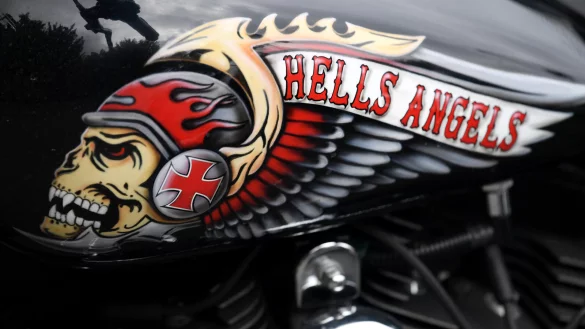 Die Hells Angels haben in NRW womöglich mehrere hundert Mitglieder. Zwischen ihnen und den Bandidos, einer anderen Rocker-Gruppe, herrscht seit Jahren eine Rivalität. - © dpa