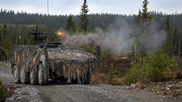 Das gepanzerte Transport-Kraftfahrzeug (GTK) Boxer ist das Mutterschiff der Brigade der Mittleren Kr&auml;fte. Bei der gro&szlig; angelegten &Uuml;bung werden Gefechtsschie&szlig;en mit dem Fahrzeug durchgef&uuml;hrt. - &copy; Bundeswehr/Marco Dorow
