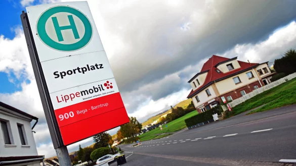 Eine der Bushaltestellen, die ausgebaut werden soll: der Sportplatz in Humfeld. - &copy; Nicole Ellerbrake