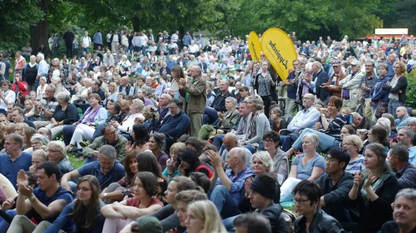 Die Serenade im Palaisgarten 2016 - zwar keine "Biennale", aber ein ebenso gut besuchtes Ereignis. Vor zehn Jahren gab es die Biennale zuletzt. Seither ruht still der See. - &copy; Thomas Kr&uuml;gler