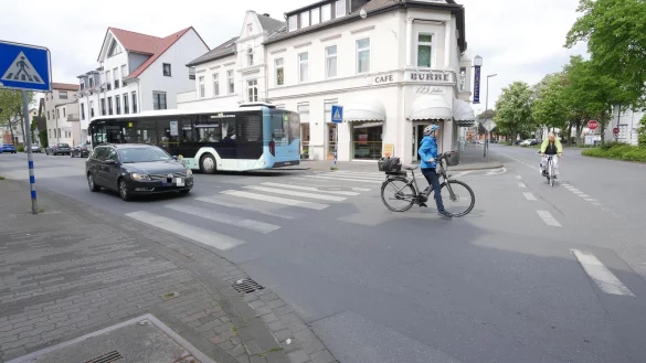 Für den Bau eines Minikreisverkehrs wird die Kreuzung Elisabethstraße/Hermannstraße ab Mai für rund sechs Monate voll gesperrt. - © Archivfoto: Jost Wolf