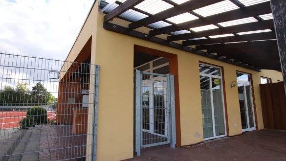 Das Sporthaus des TuS Leopoldshöhe konnte schon seit mehr als zwei Jahren nicht mehr genutzt werden. - © Birgit Guhlke