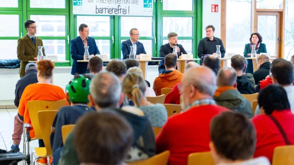 Der Werkstattrat des eeWerk in der Stiftung Eben-Ezer in Lemgo hat die Bundestagskandidaten aller Parteien zu einer Podiumsdiskussion eingeladen. - © Matthias Cremer