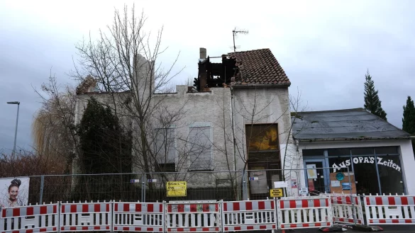 Wegen Abrissarbeiten an der Röntgenstraße ist die Zufahrt zum Parkhaus am Finanzamt eingeschränkt. - © Sven Koch