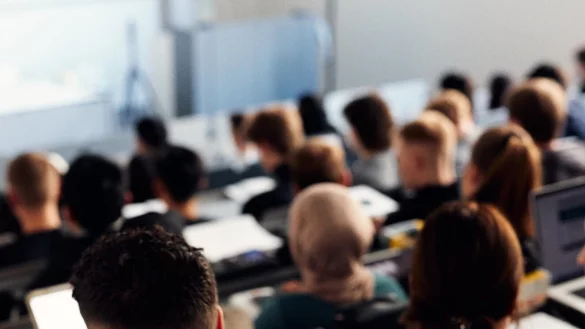 An der TH OWL und anderen Hochschulen werden ausl&auml;ndische Ingenieure, die in ihrer Heimat ein Studium absolviert haben, f&uuml;r den deutschen Arbeitsmarkt weitergebildet. - &copy; TH OWL