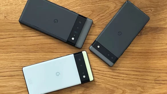 Das Pixel 6a (unten), hier mit seinen Vorg&auml;ngermodellen, ist vom aktuellen Problem betroffen. - &copy; picture alliance/dpa/dpa-tmn