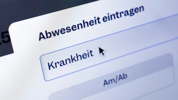 2023 hat sich jeder Arbeitnehmer im Durchschnitt 15 Tage krankgemeldet. - © picture alliance / photothek.de
