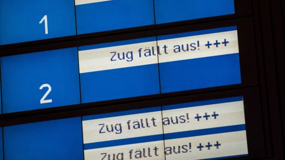 Am Hauptbahnhof Hannover geht nichts. - &copy; dpa