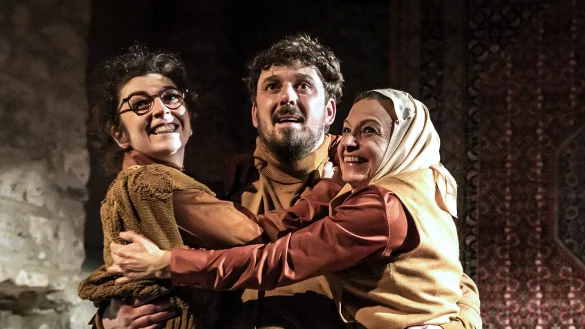 Starkes Ensemble: Stella Hanheide, Hartmut Jonas, Manuela Stüßer (von links). - © Landestheater Detmold/Jochen Quast