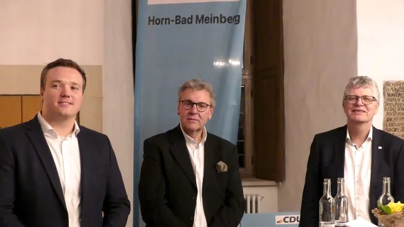Die drei Kandidaten stellten sich vor (von links): Michael Ruttner f&uuml;r das B&uuml;rgermeisteramt in Horn-Bad Meinberg, Meinolf Haase f&uuml;r das Amt des Landrats in Lippe sowie Christian Haase, Kandidat f&uuml;r die Wahl zum Deutschen Bundestag. - &copy; Rudi Rudolph