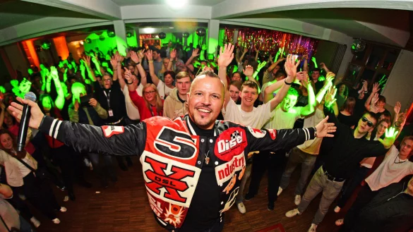 Schlagers&auml;nger Connor Meister hat die H&uuml;tte ordentlich ins Wanken gebracht. - &copy; Nicole Ellerbrake