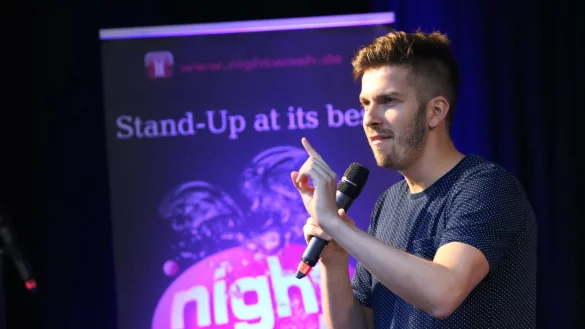 Moderator Simon St&auml;blein begeisterte die Zuschauer. - &copy; Guntmar Wolff