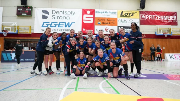 Die Erleichterung ist nach dem 31:30 in Bensheim bei den HSG-Spielerinnen nicht zu &uuml;bersehen. - &copy; Kornej Weibert