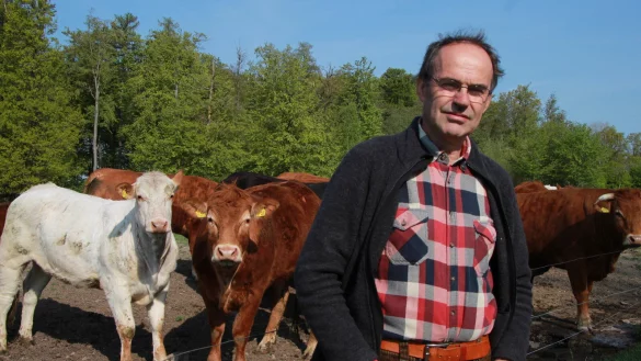 Der Biobauer Ulf Allhoff-Cramer k&auml;mpft f&uuml;r die Umwelt und will daf&uuml;r VW zwingen, die CO2-Produktion zu verringern. - &copy; Katrin Kantelberg