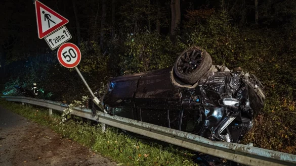 Der SUV wurde bei dem Unfall vollkommen zerst&ouml;rt. - &copy; Freitag TV