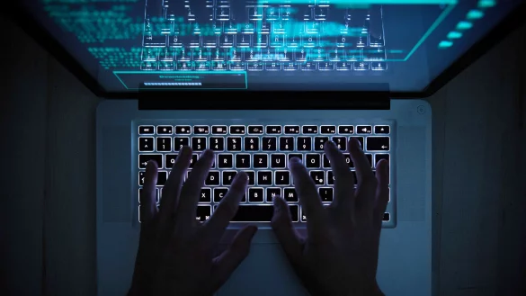 Die Sicherheitsbehörden verzeichnen einen Anstieg bei den Anlagebetrügen. Auch in OWL schlagen die Betrüger zu. Die finanziellen Schäden sind hoch. - © picture alliance/dpa