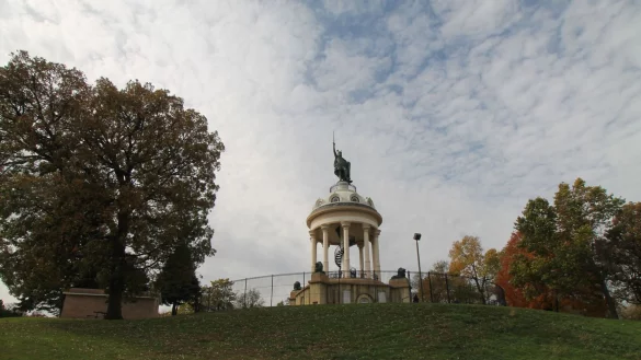 - &copy; Doris L&uuml;deking