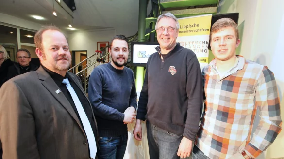 Neulinge beim Finale: (von links) Michael Betke und Steven Hengstler von der SG Berlebeck-H. sowie Gerd Zachert und Jannik von Heiden vom TSV Kirchheide. - &copy; Gerstendorf-Welle
