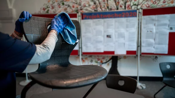 Die Gemeinde Extertal will in diesem Jahr die Grundreinigung in den Schulen ausfallen lassen, um Geld zu sparen. - © picture alliance/dpa