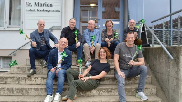 Blicken optimistisch in die Zukunft: Dr. Burkhard Pohl, Oliver Drexhage, Peter Roski, Antje Jahn, Nils Donat (obere Reihe, von links) sowie Detlef Höltke, Johanna Schlotthauer, Christian Fietzeck (vorne, von links). - © Grüne Lemgo