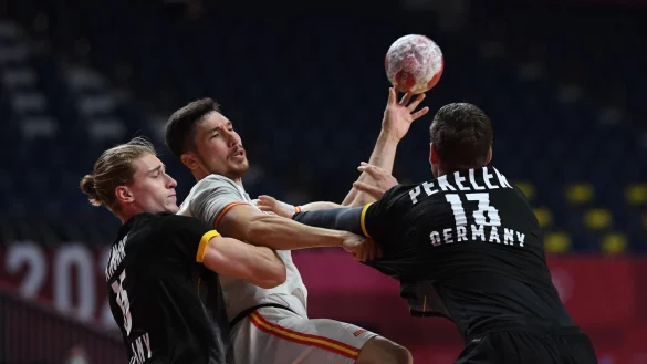 Abwehr - &copy; Foto: Swen Pf&ouml;rtner/dpa