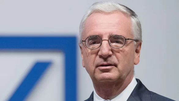 - &copy; Boris Roessler/dpa