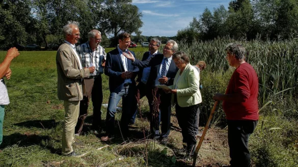 Diskussion: Gesch&auml;ftsf&uuml;hrer Herbert Busch-Pr&uuml;&szlig;ing, August-Wilhelm K&ouml;nig (Gr&uuml;ne Liste Vlotho), Rocco Wilke, Vlothoer SPD-B&uuml;rgermeisterkandidat, Landtagsabgeordneter Christian Dahm, Landratskandidat J&uuml;rgen M&uuml;ller, B&auml;rbel H&ouml;hn und Sven Martin. - &copy; Jobst L&uuml;deking
