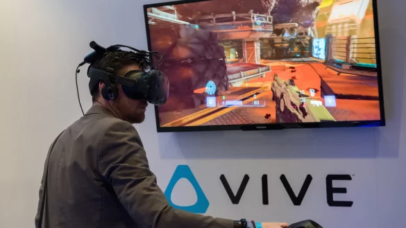 HTC Vive - &copy; Foto: Andrea Warnecke/dpa-tmn