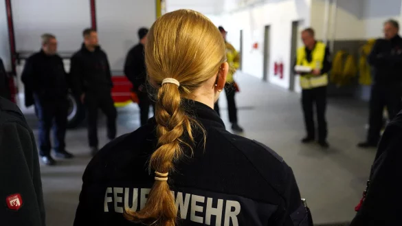 Die Einsatzkräfte der Feuerwehr proben ihr Vorgehen beim Stromausfall. - © Stadt Detmold