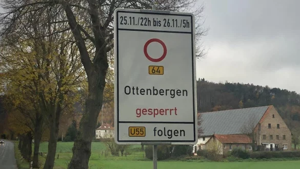 Hier stimmt doch was nicht: Auf dem Schild hat sich ein Fehler eingeschlichen. - &copy; Nicole Fischer